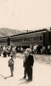 Train passengers at Alcola Park in the 1950